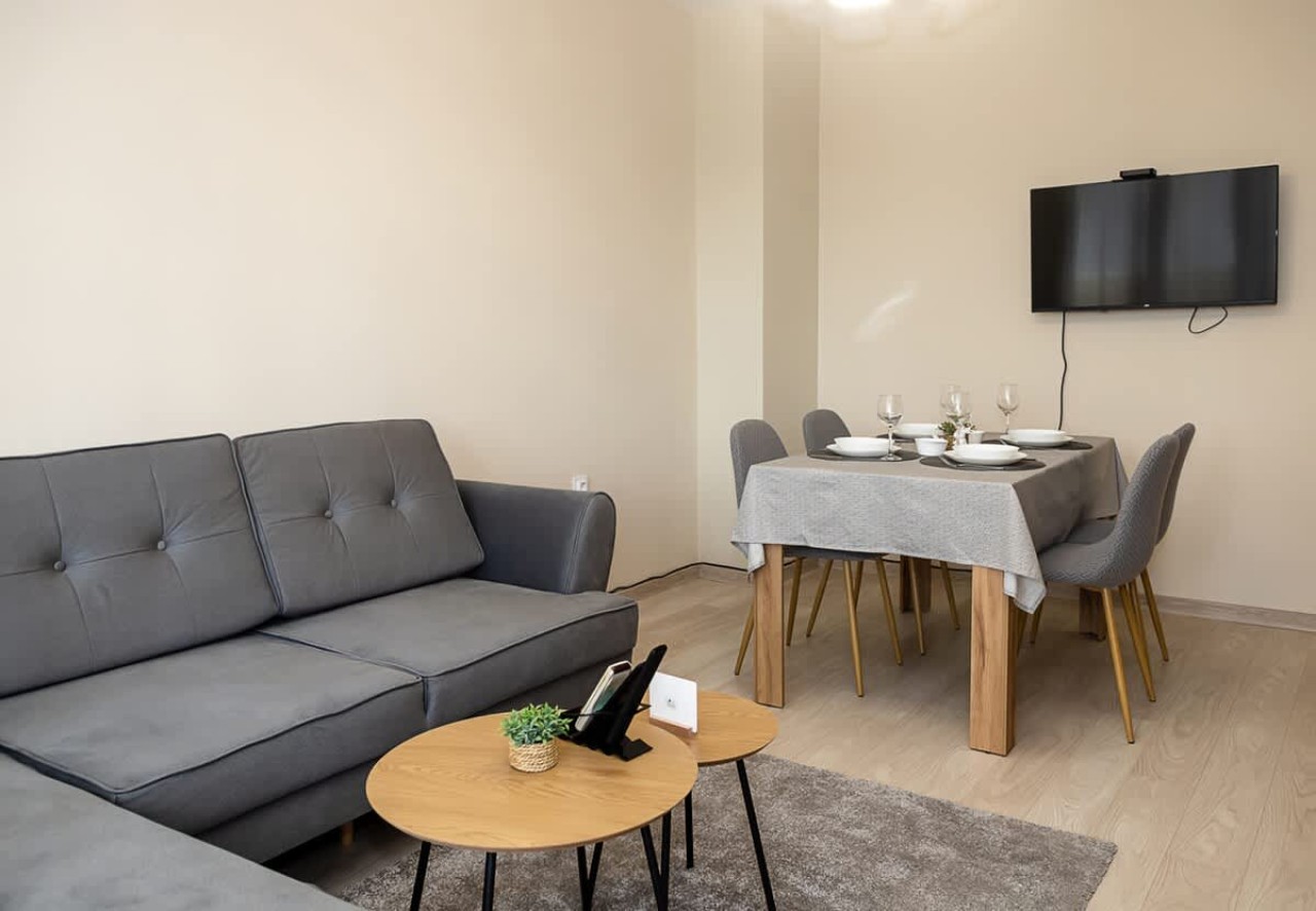 Bright One-Bedroom Flat with Balcony | Quiet Area - Photo 2