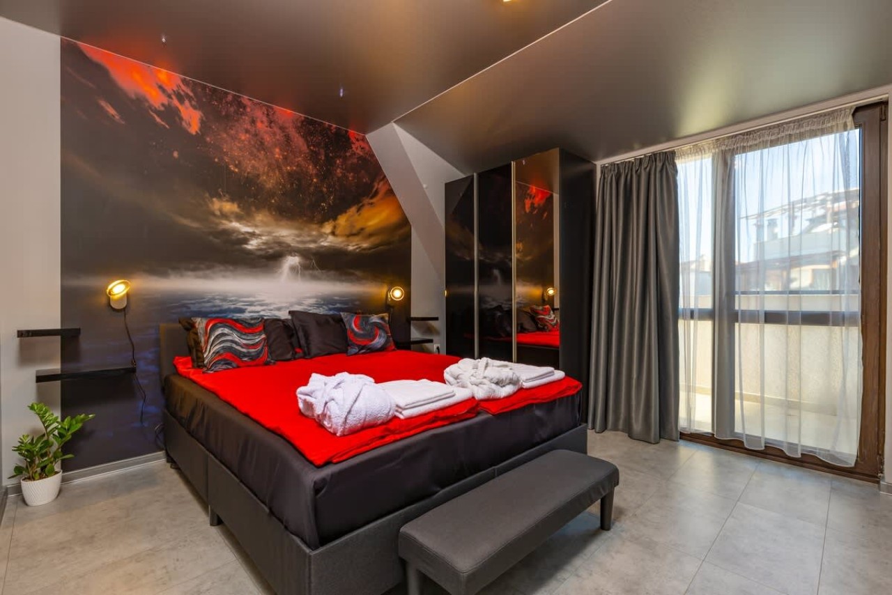 Scoutaround White Logo