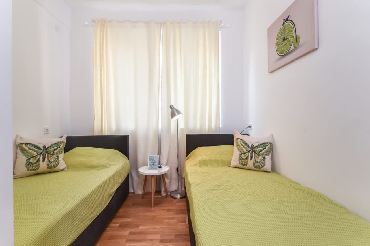 Smart &amp; Modern 2-BDR Flat - TOP Location in Sofia - Photo 2