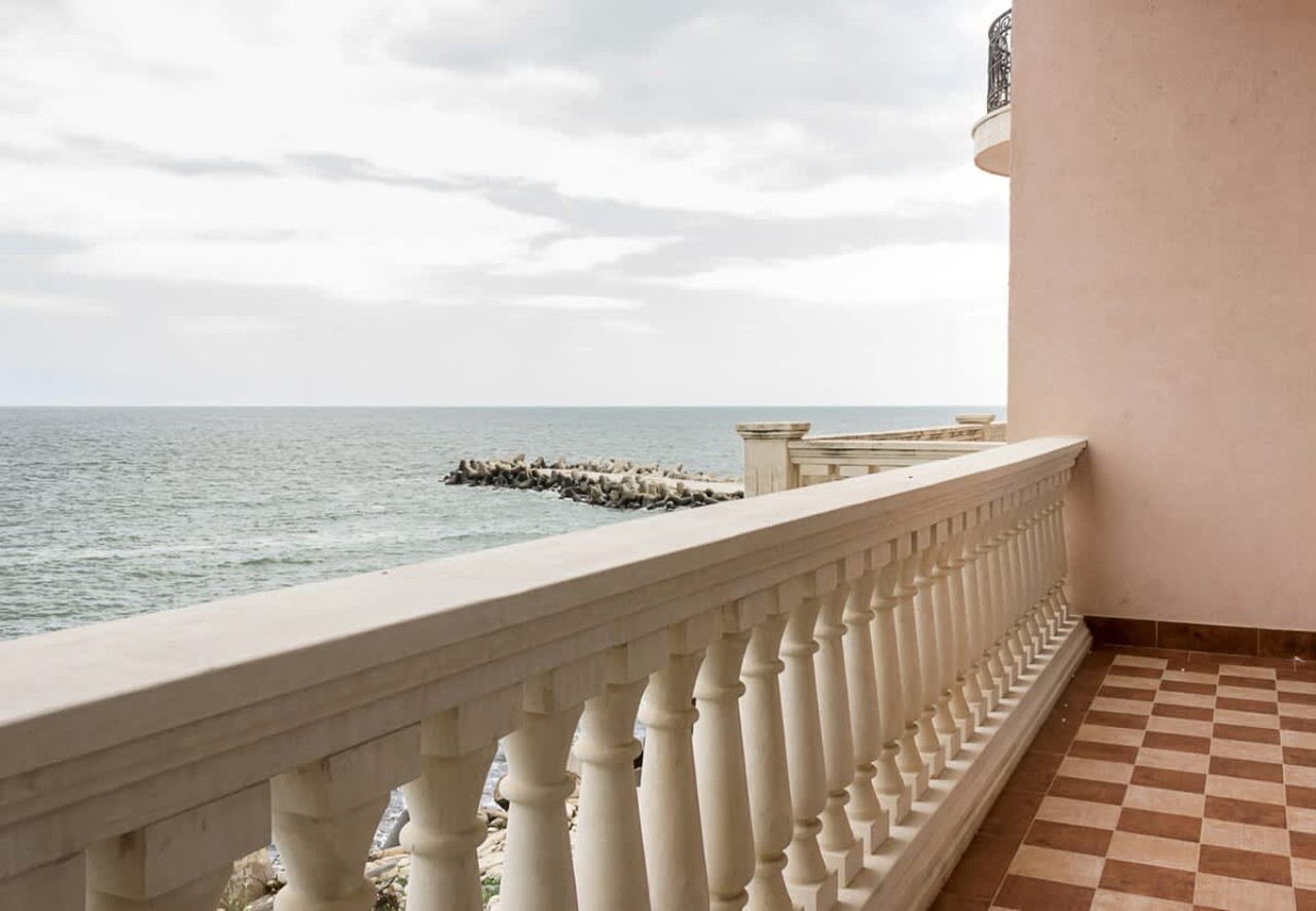 Scoutaround White Logo