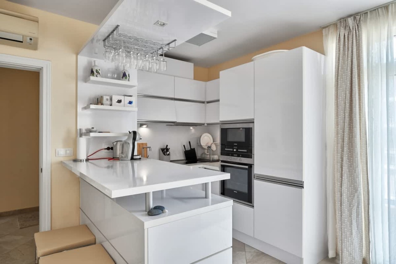 Scoutaround White Logo