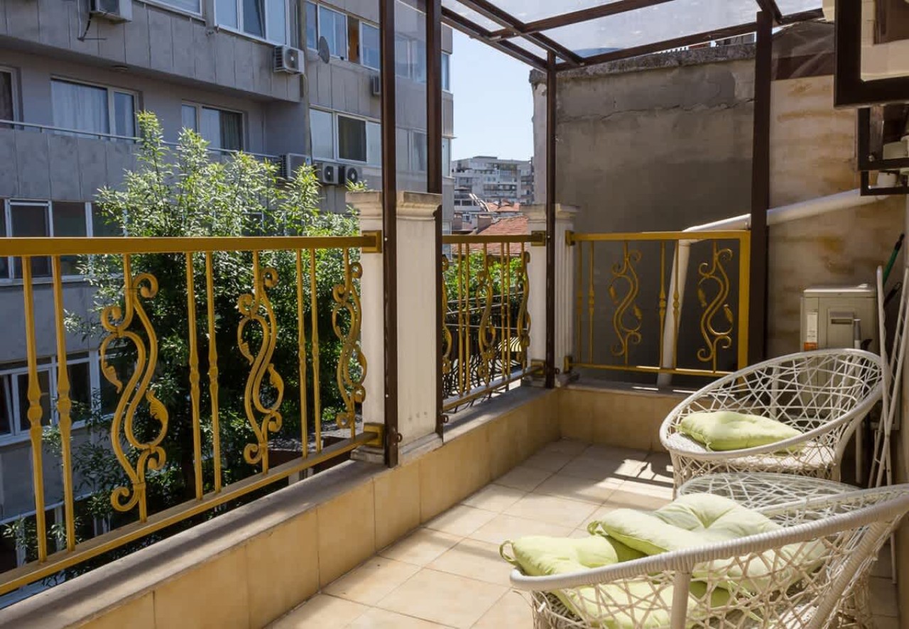 Scoutaround White Logo