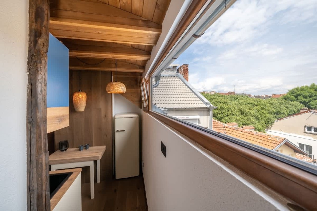 Gurgulyat view - 1 Bedroom Loft - Photo 4