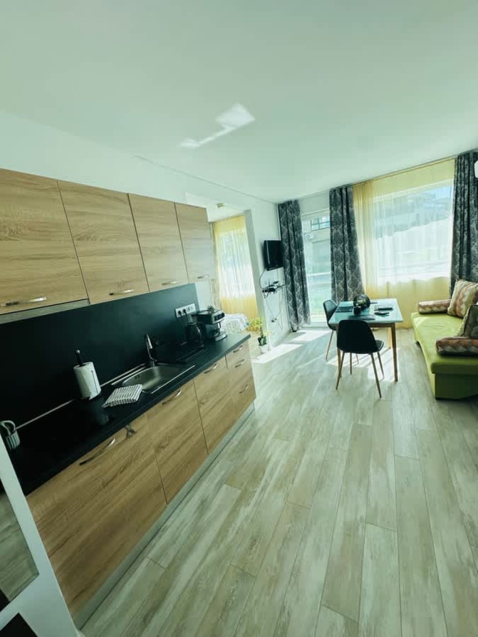 Coastal Vibes Studio Burgas - Photo 4