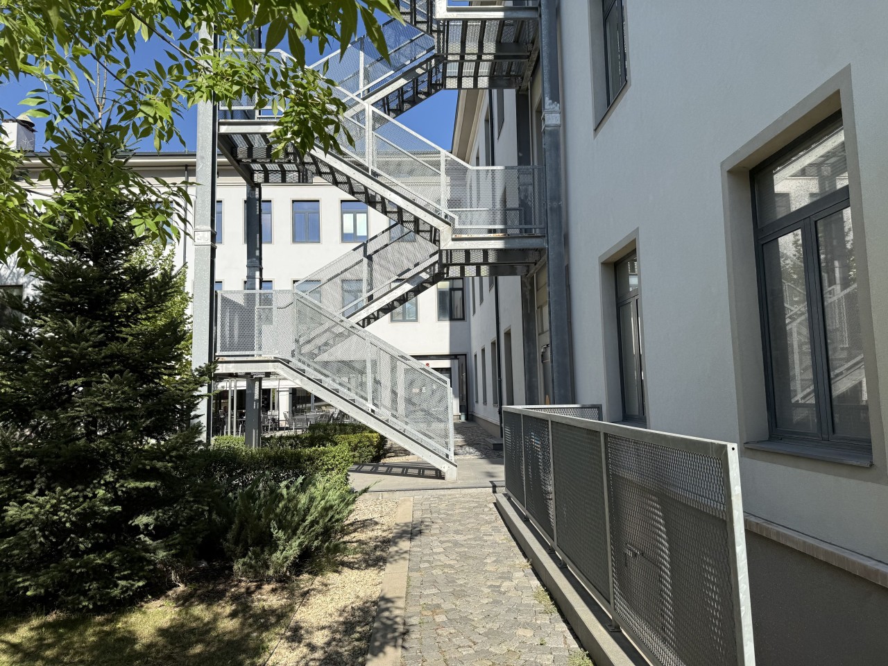 Scoutaround White Logo