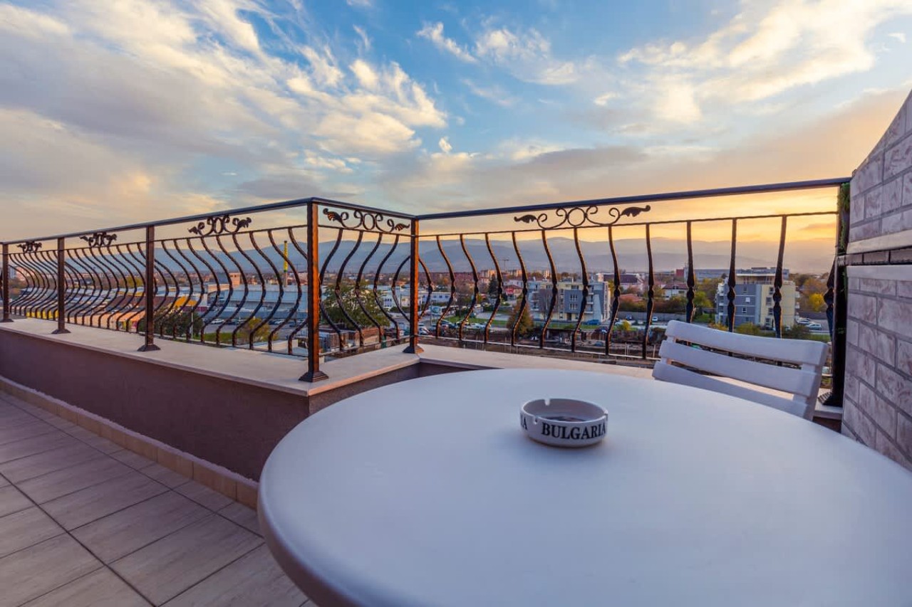 Beautiful 1BD Apartment with a Parking Spot - Photo 2