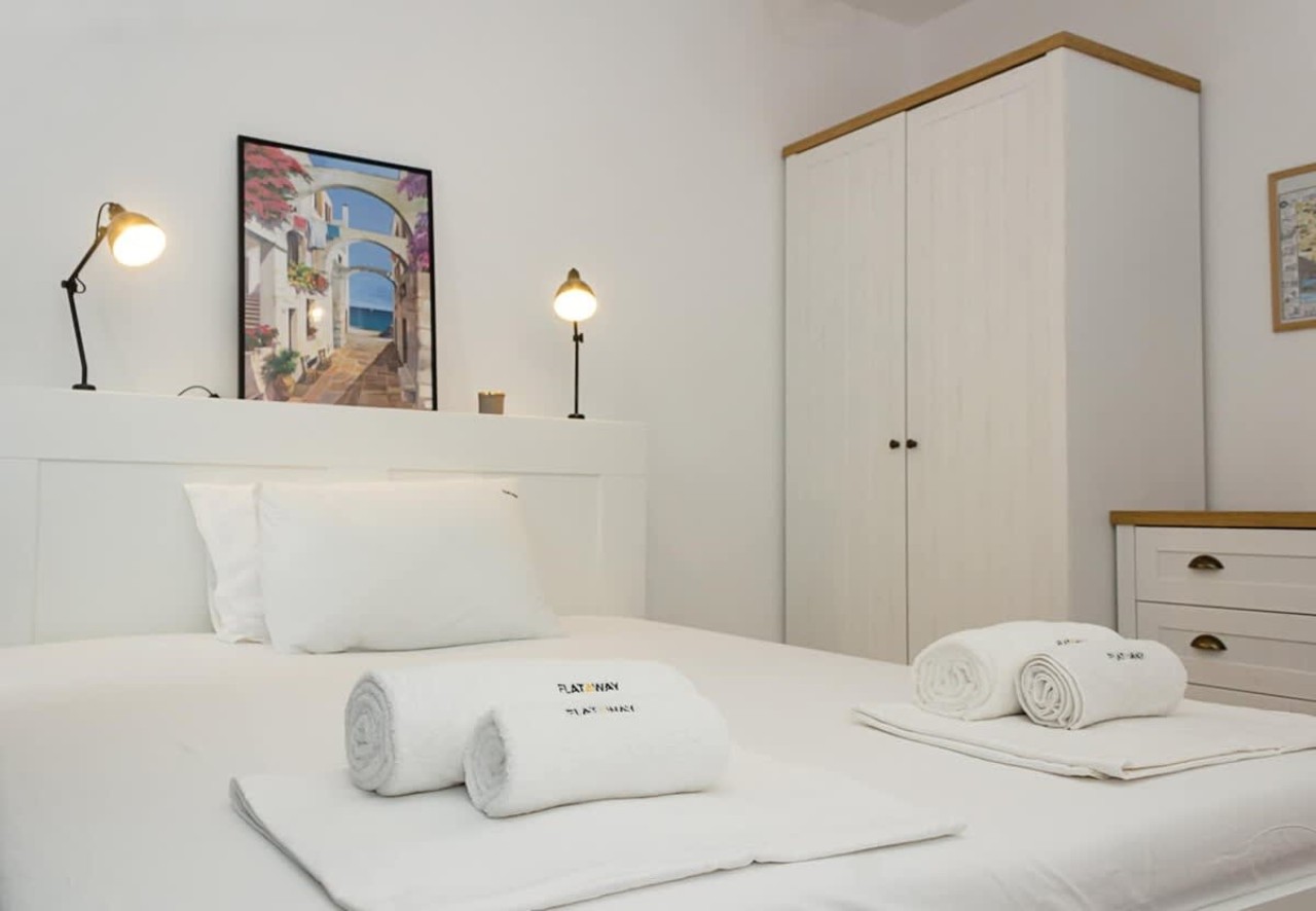 Scoutaround White Logo