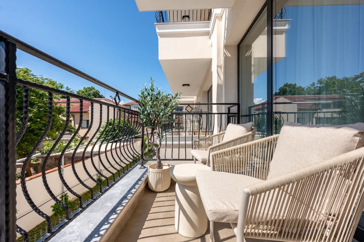 Scoutaround White Logo