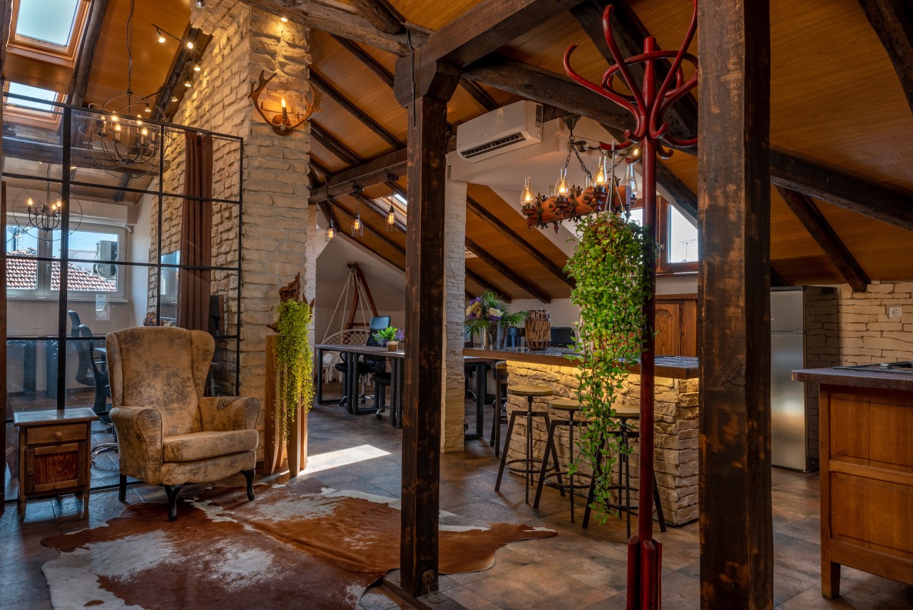 Scoutaround White Logo