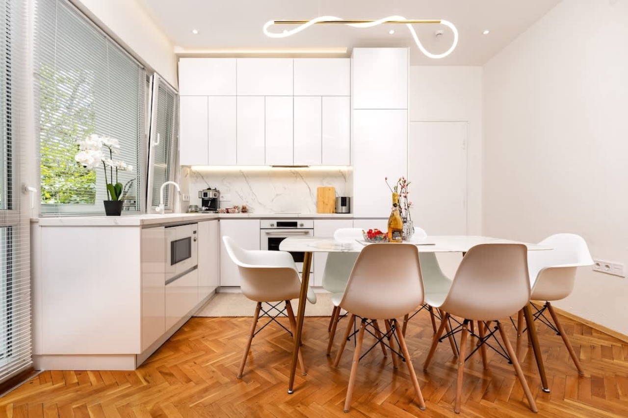 Scoutaround White Logo