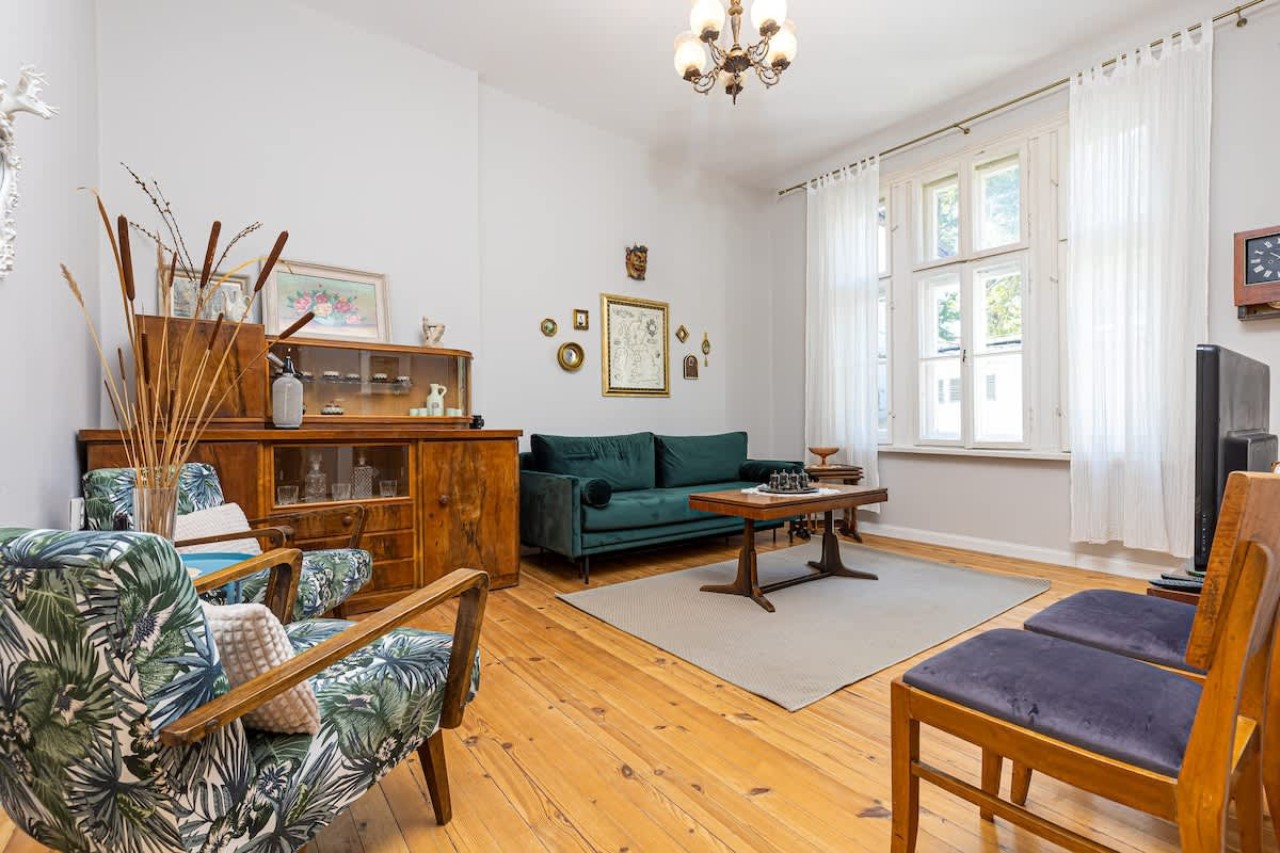 The Old Town Vintage 2-Bedroom Jewel - Photo 2