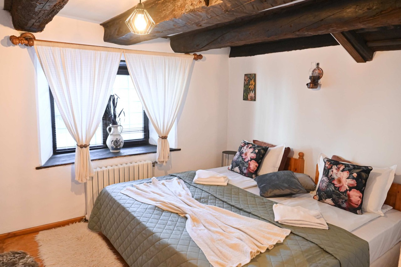 Scoutaround White Logo