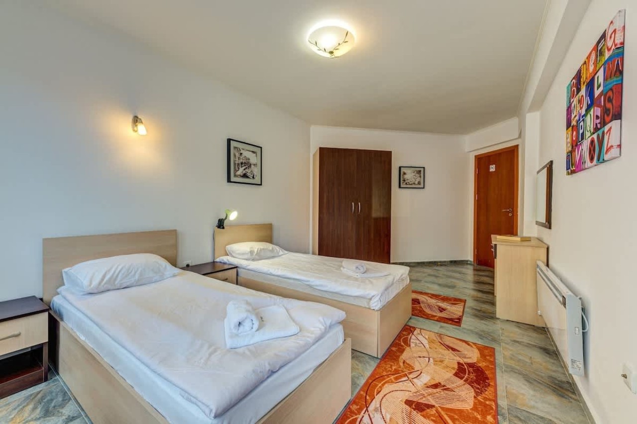 Scoutaround White Logo