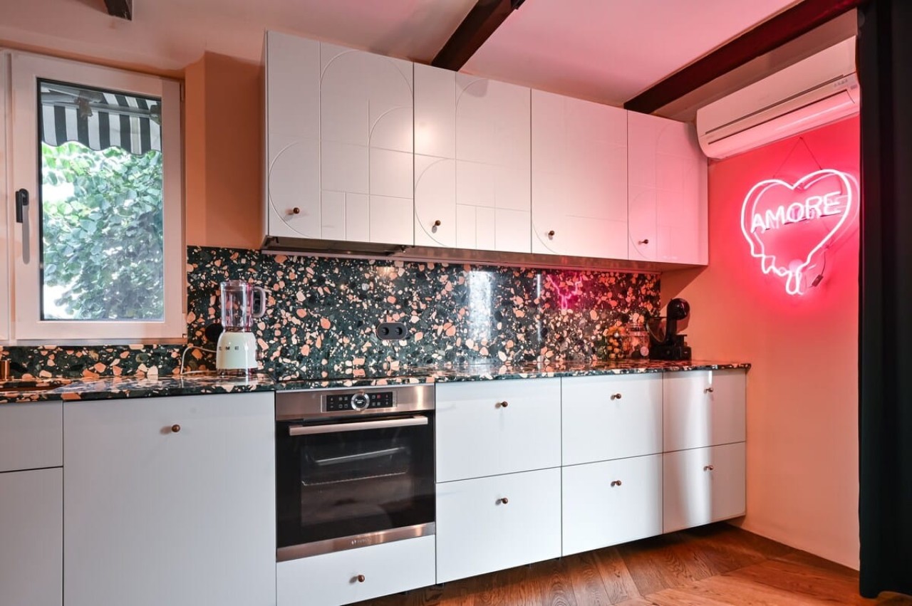 Scoutaround White Logo