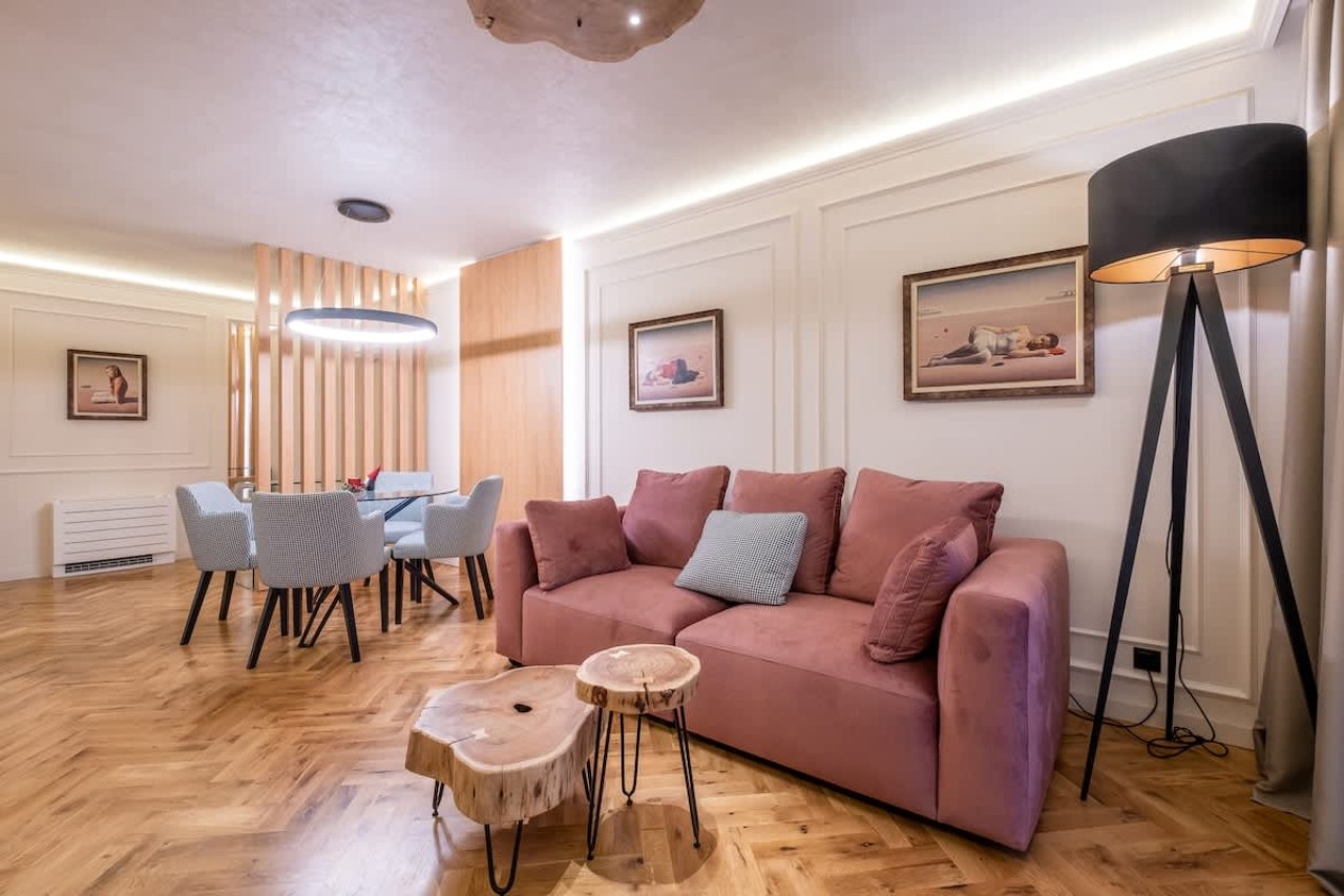 Scoutaround White Logo