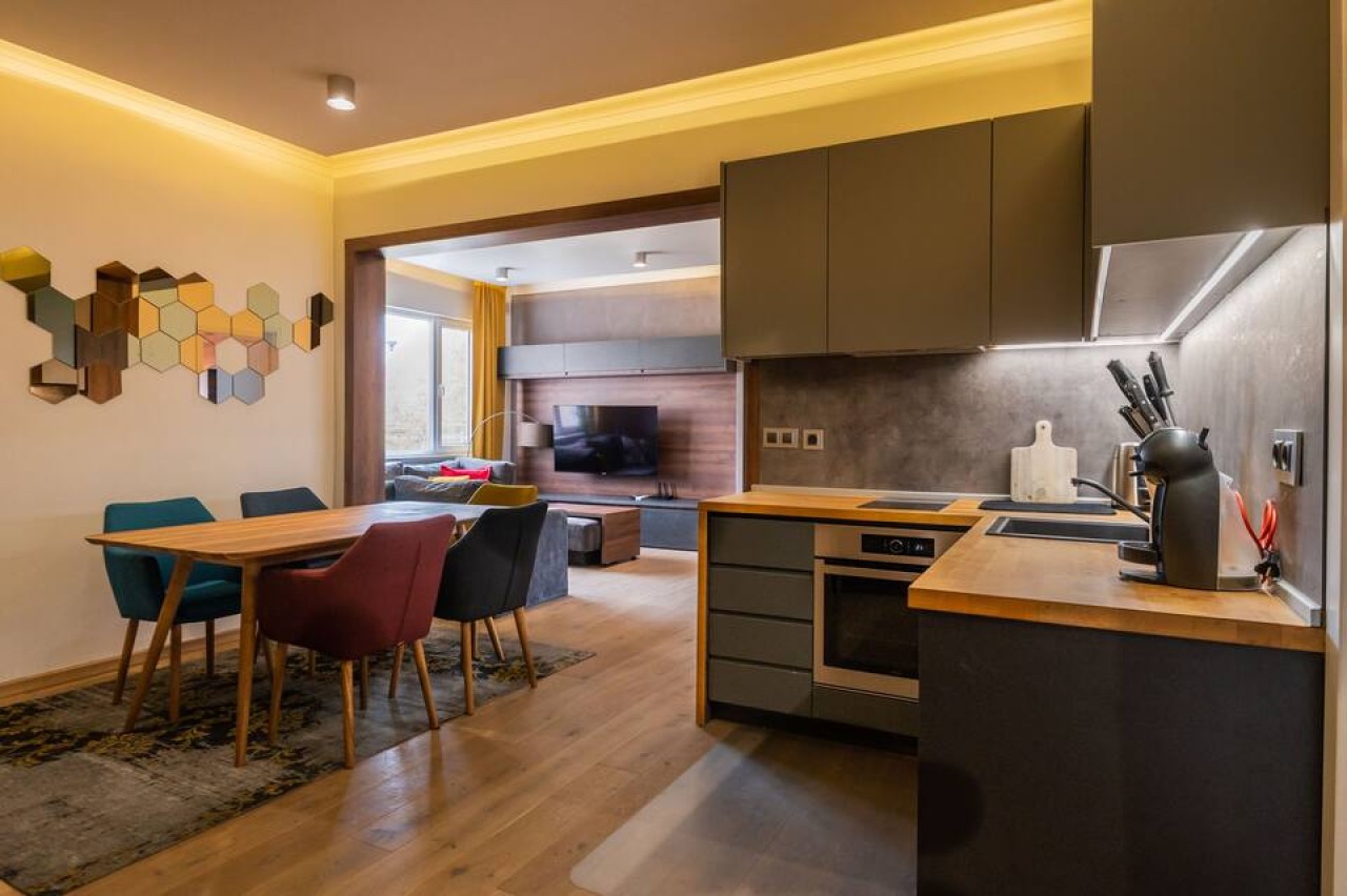 Scoutaround White Logo