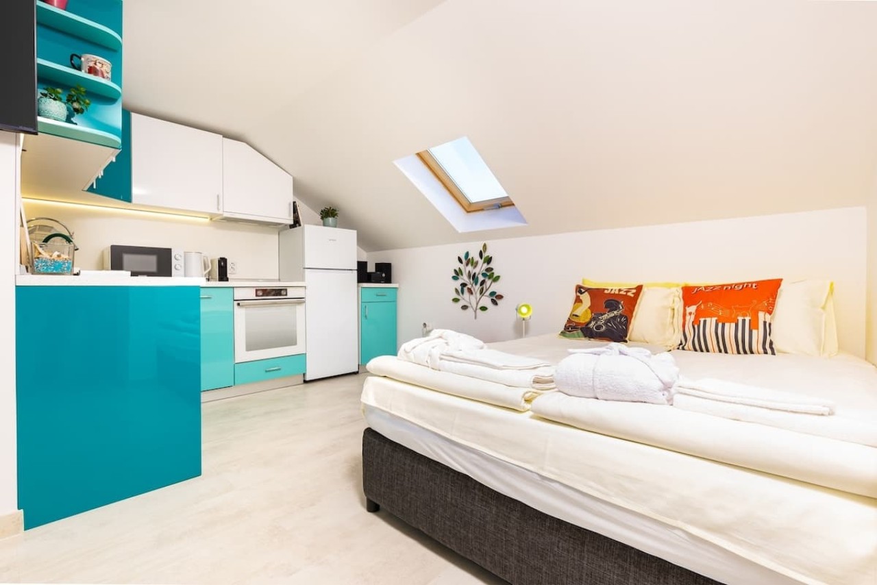 Scoutaround White Logo