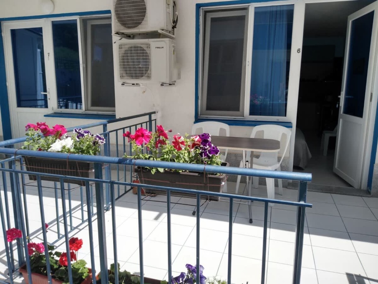 Scoutaround White Logo