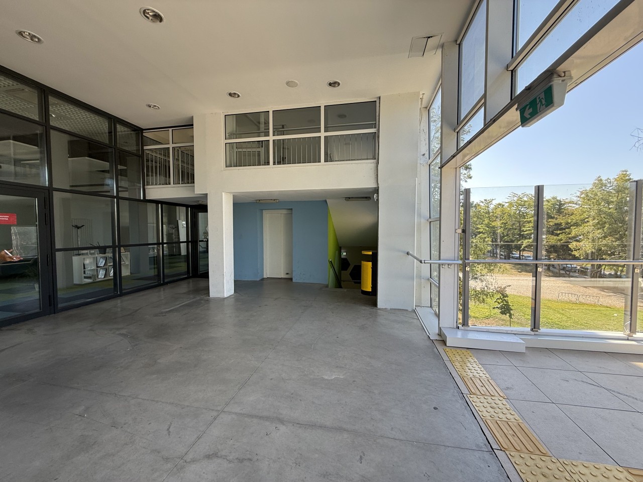 Scoutaround White Logo