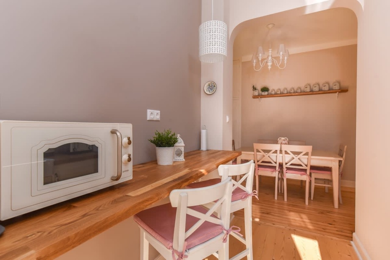 Chez Marie - Cozy One-Bedroom with Balcony - Photo 3