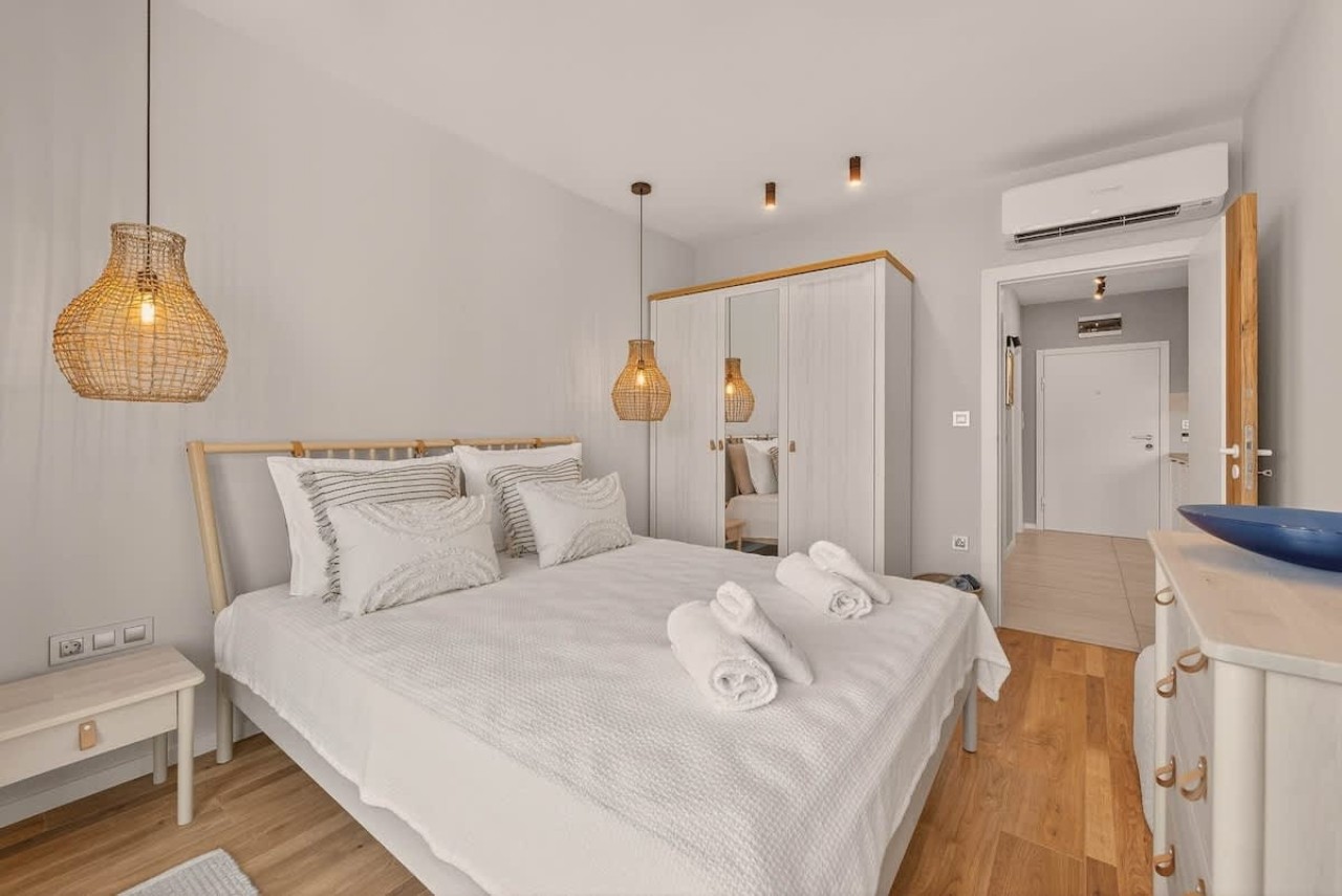 Scoutaround White Logo