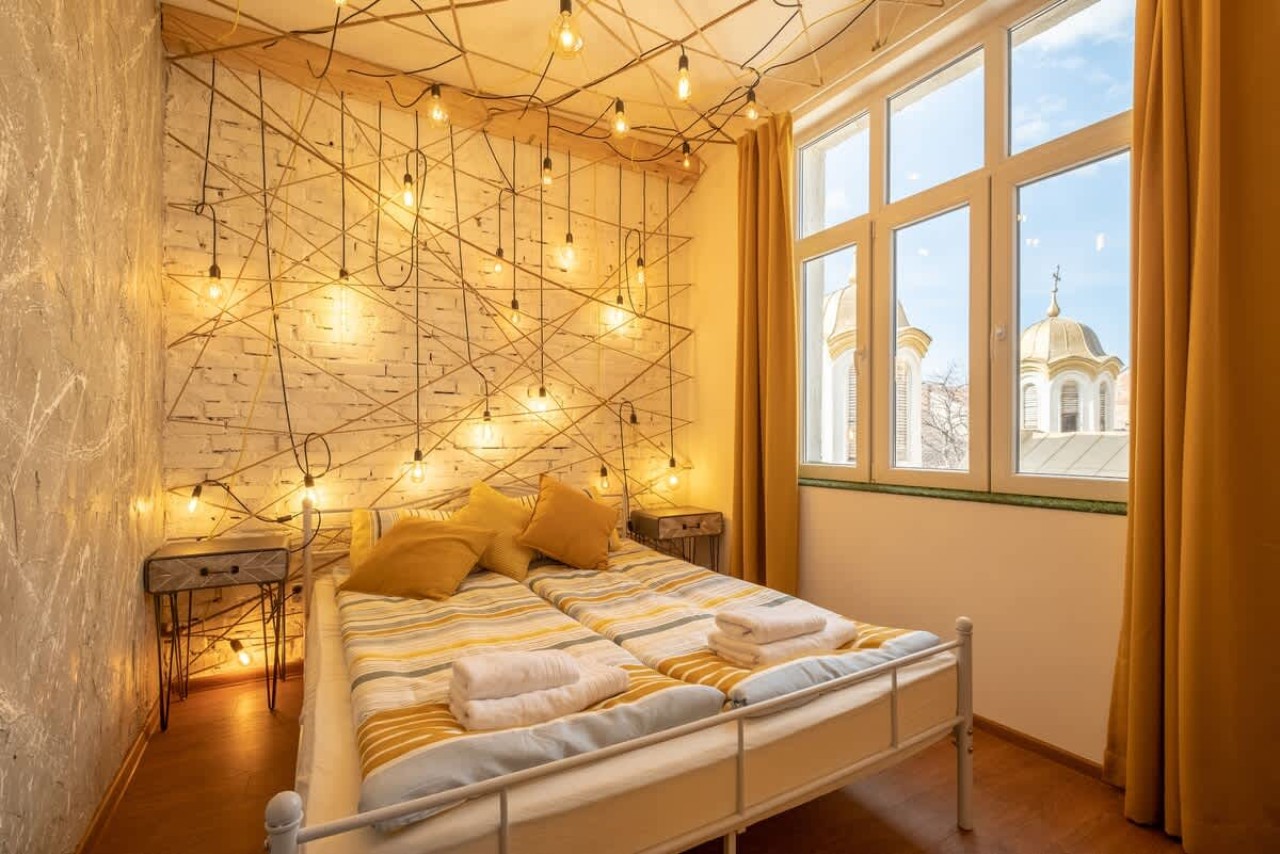 Scoutaround White Logo