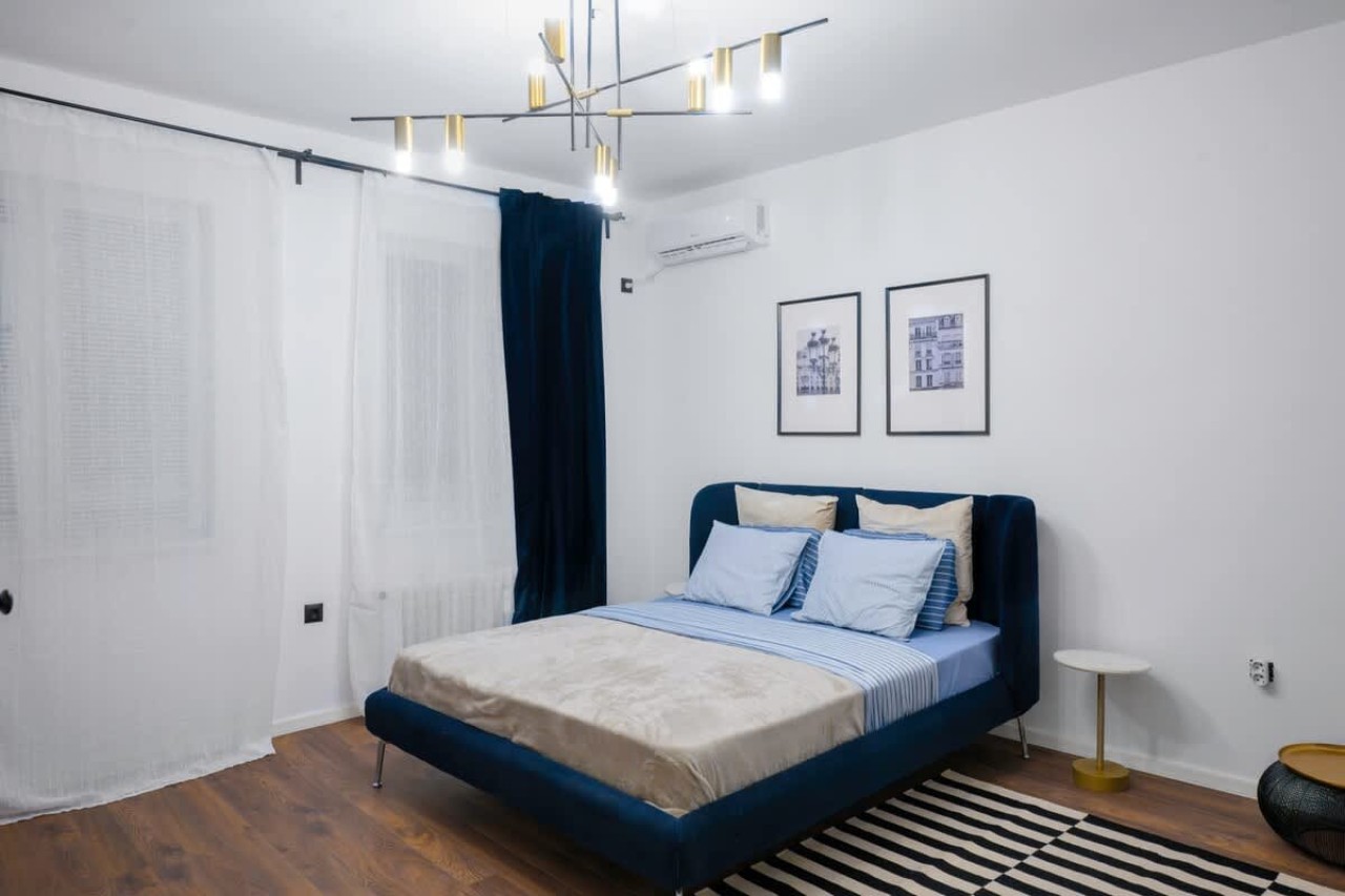 Scoutaround White Logo