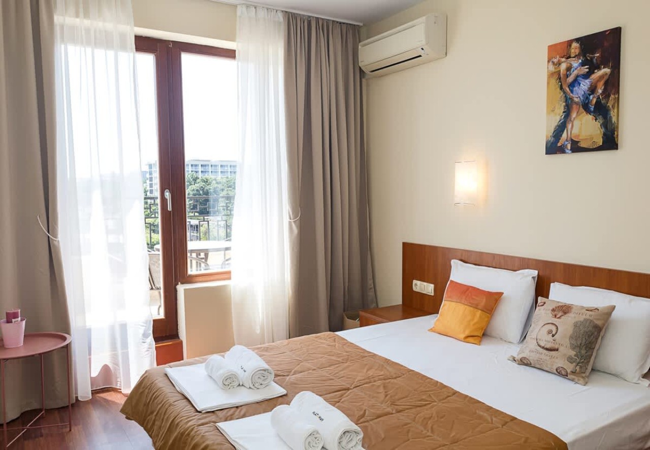 Scoutaround White Logo