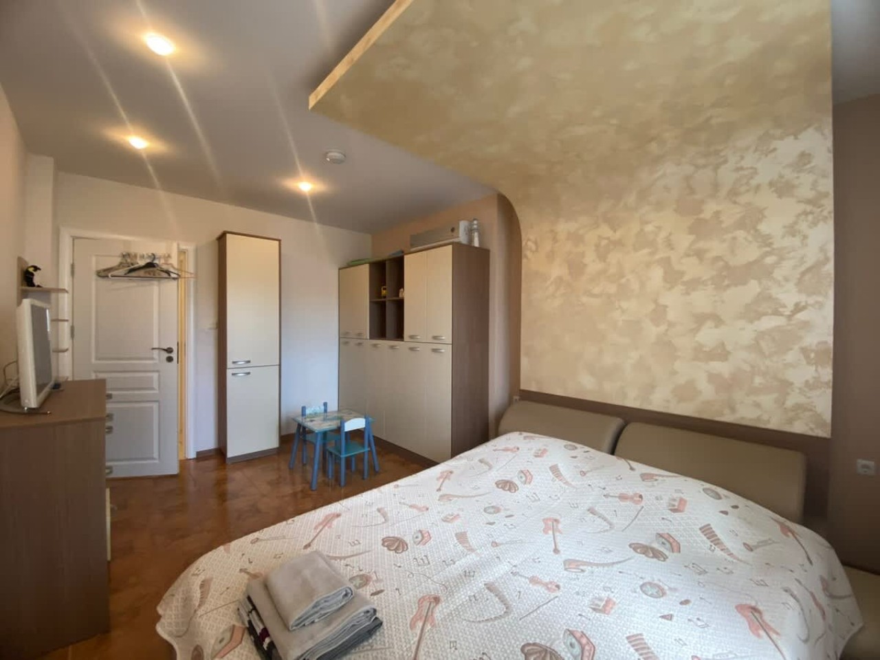 Scoutaround White Logo