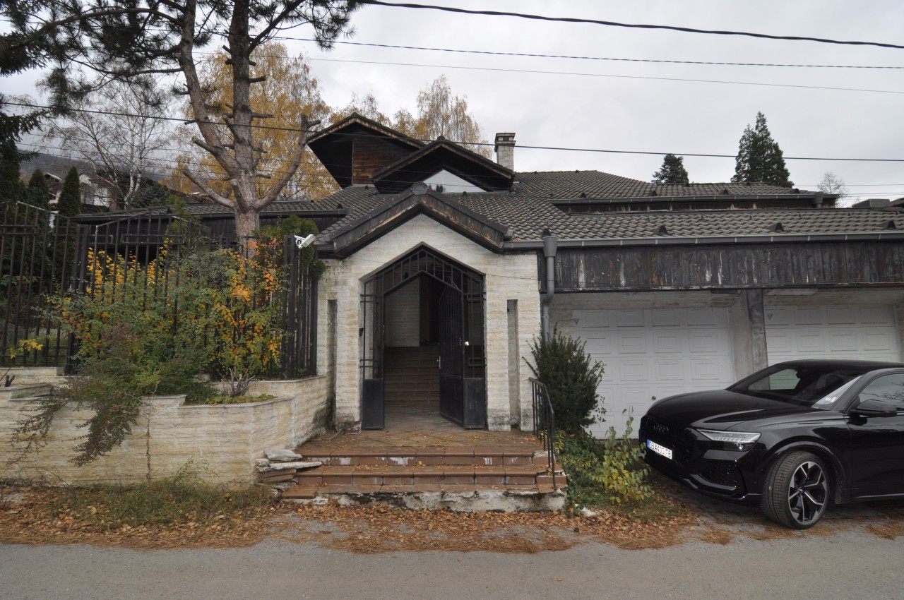 Scoutaround White Logo