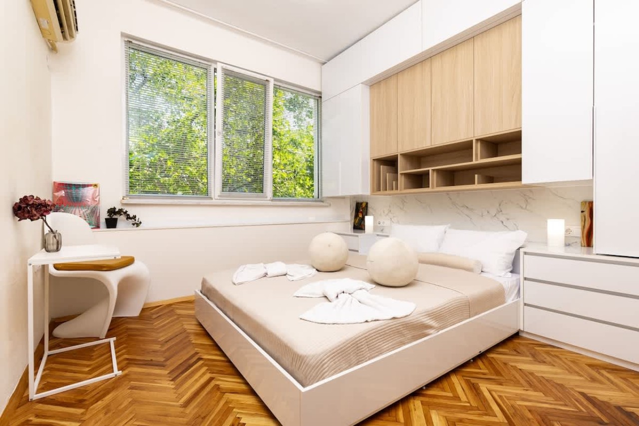 Scoutaround White Logo