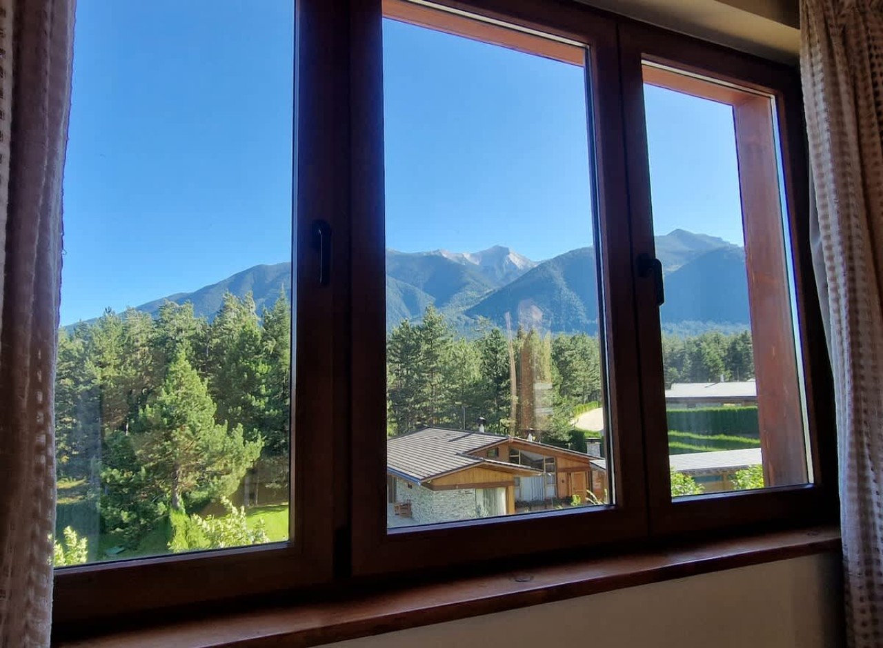 Scoutaround White Logo