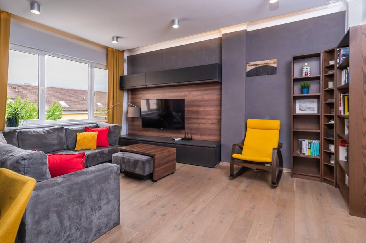 Scoutaround White Logo