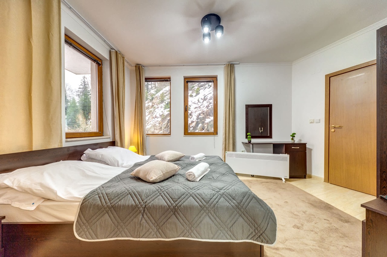 Scoutaround White Logo