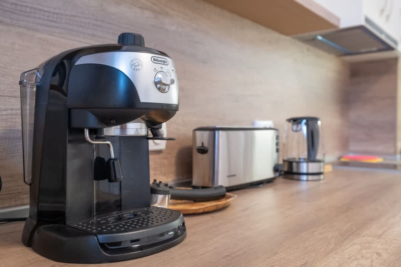 Peaceful downtown location - 2 bedroom apartment - Photo 2