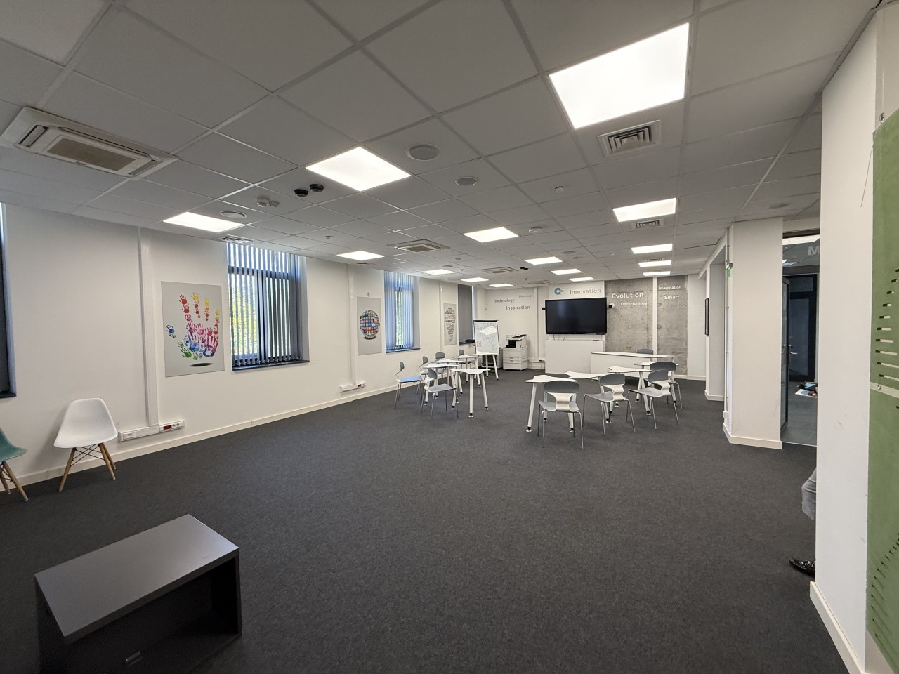 Scoutaround White Logo