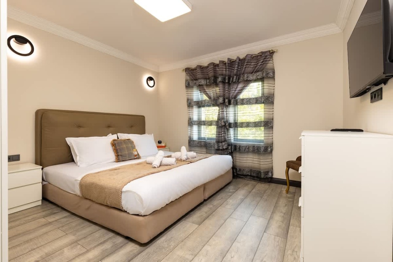 Scoutaround White Logo