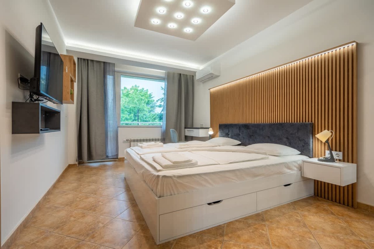 Scoutaround White Logo