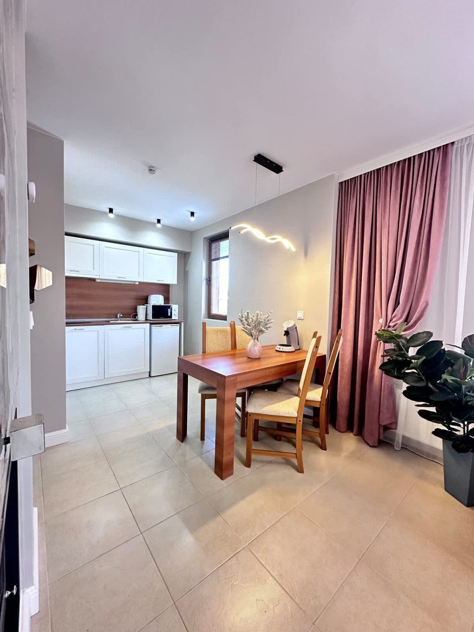 Scoutaround White Logo