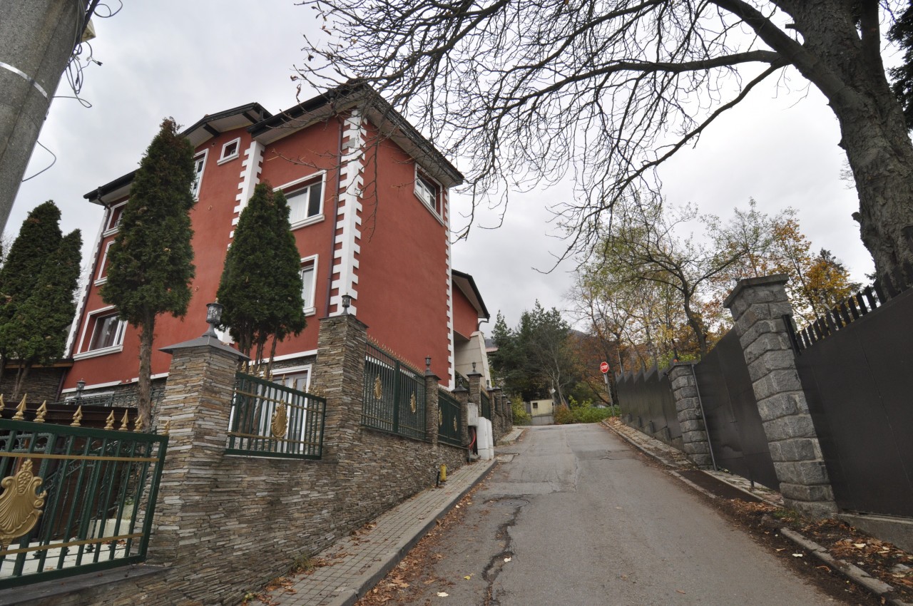 Scoutaround White Logo