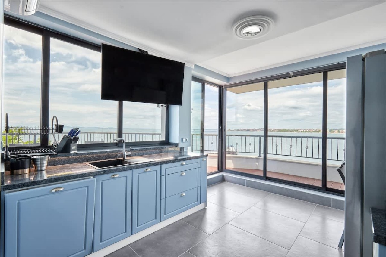 Scoutaround White Logo