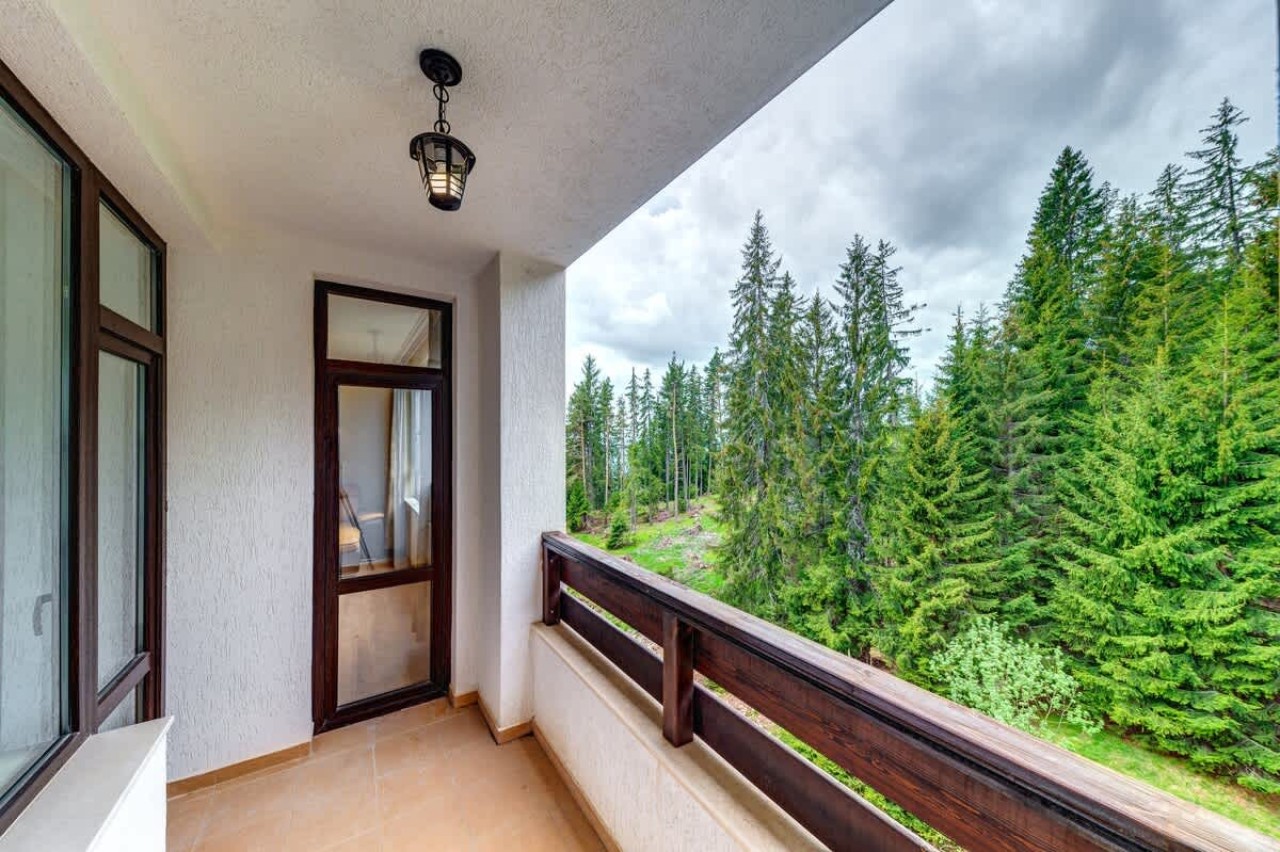 Scoutaround White Logo