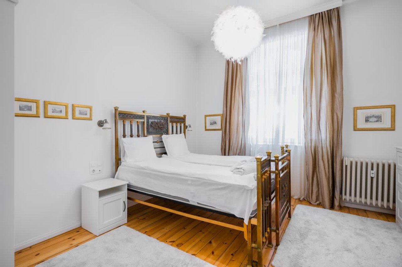 Scoutaround White Logo