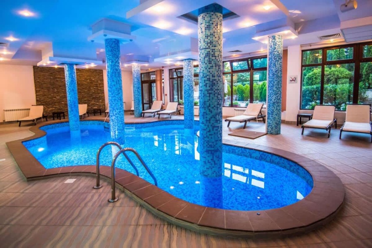 Scoutaround White Logo