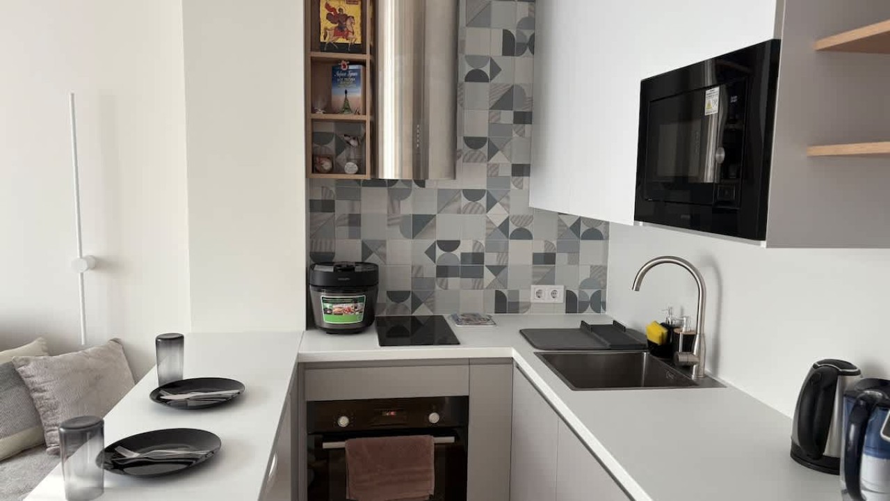 Comfort in Varna– Modern, Bright Central Apartment - Photo 2