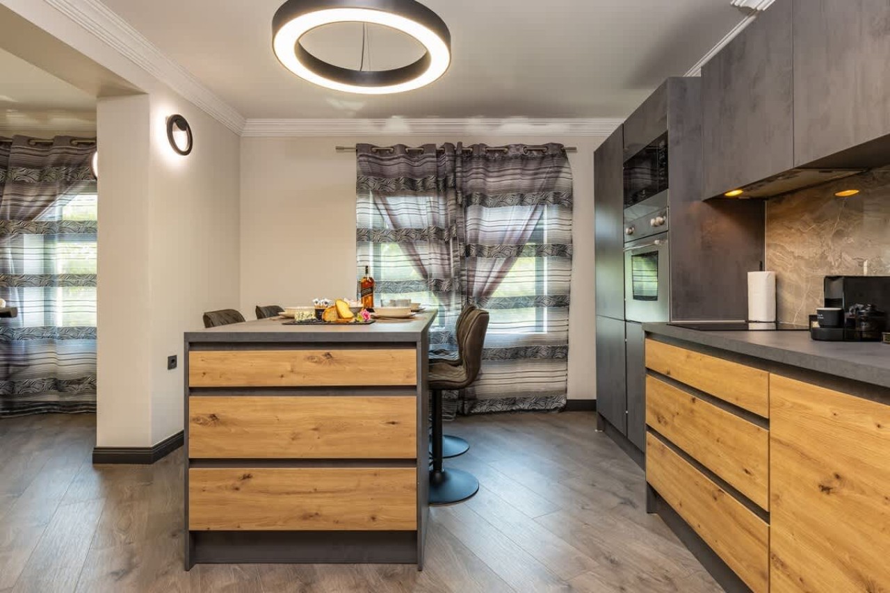 Scoutaround White Logo