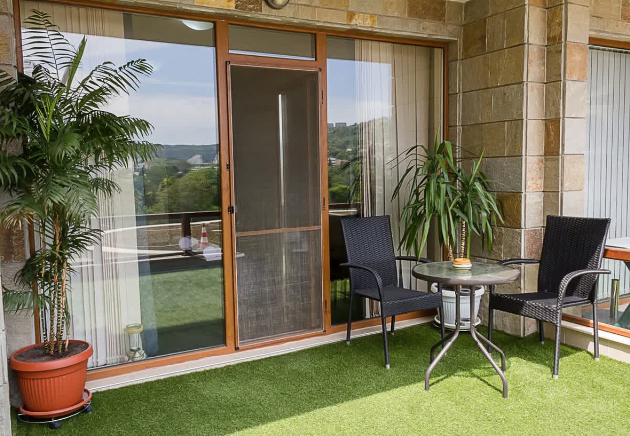 Scoutaround White Logo