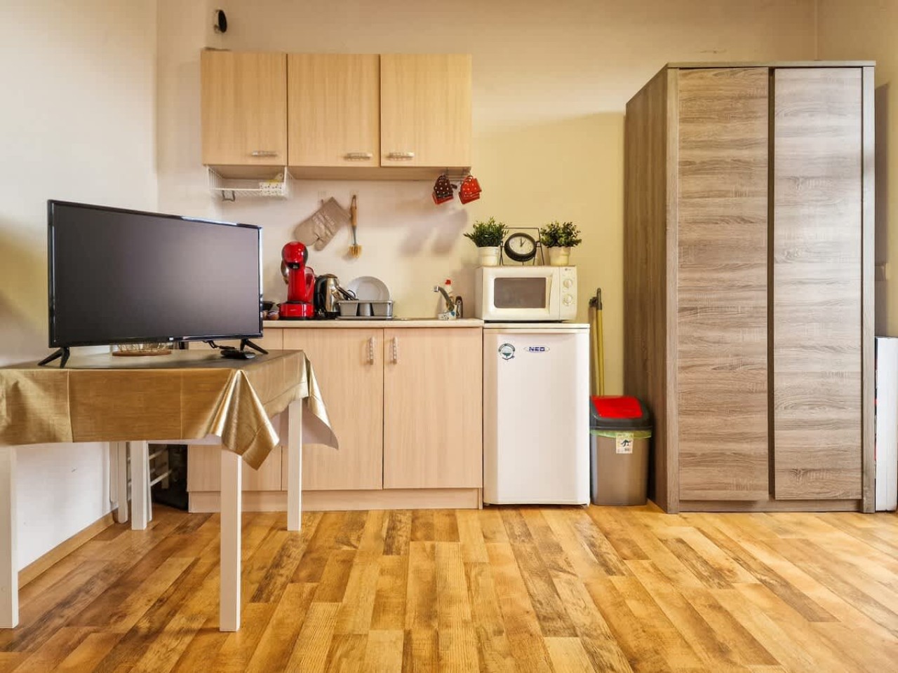 Scoutaround White Logo