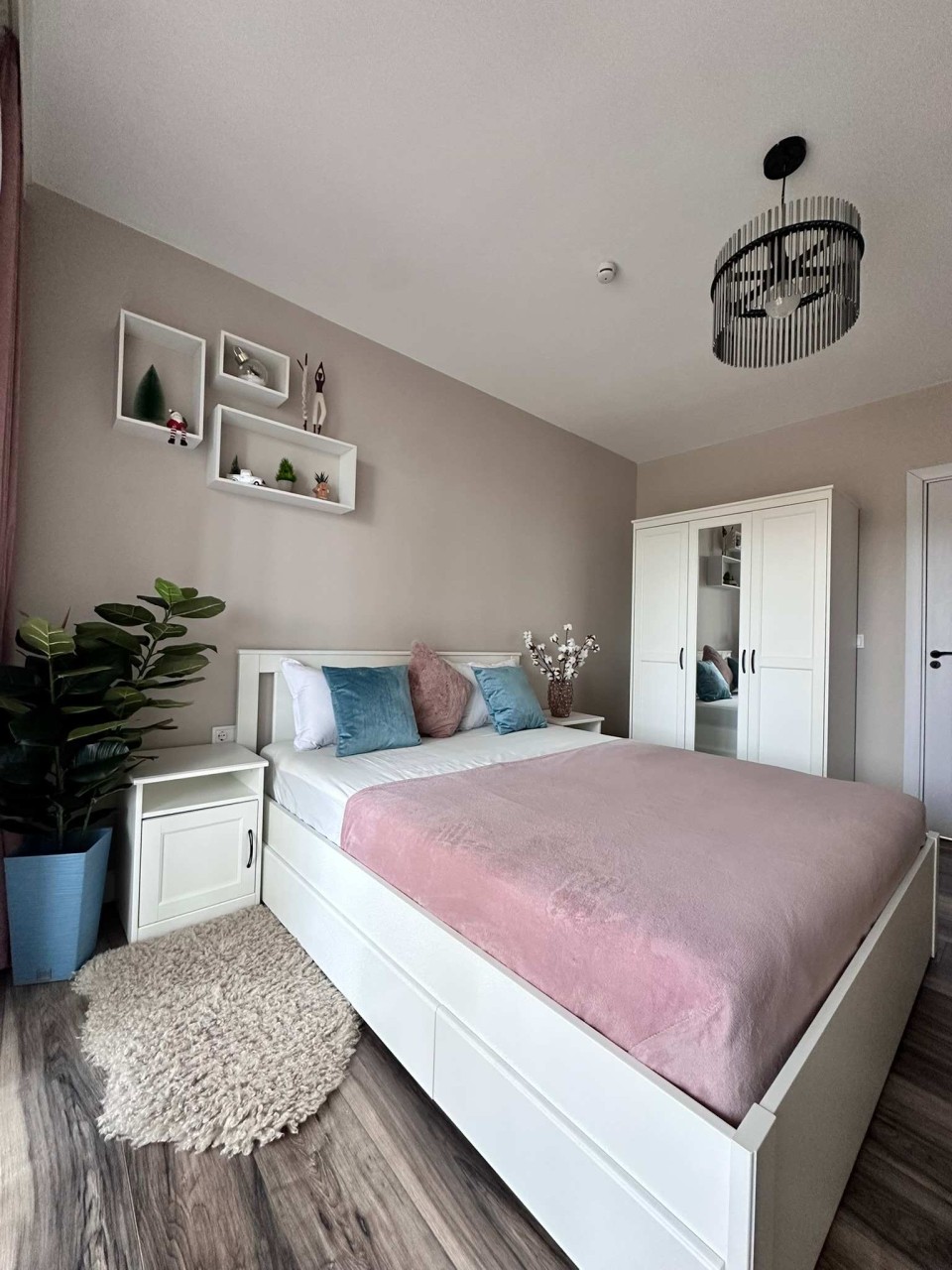 Scoutaround White Logo