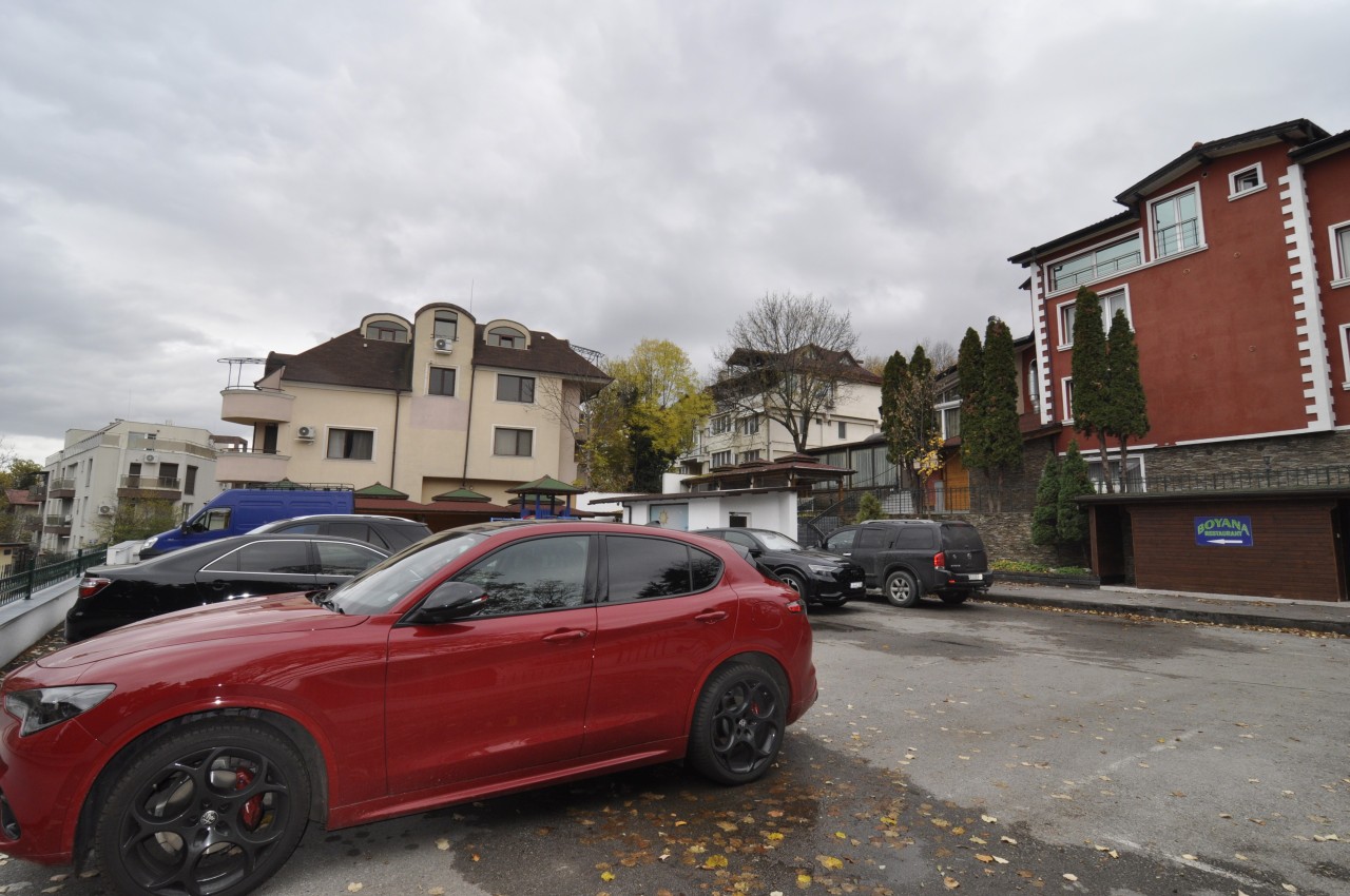 Scoutaround White Logo